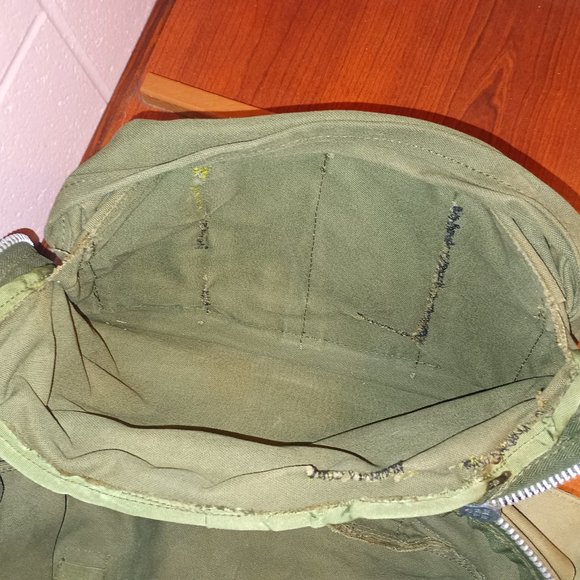 1. Vintage Military Canvas Medical Jumpable Backpack. - Picture 4 of 15